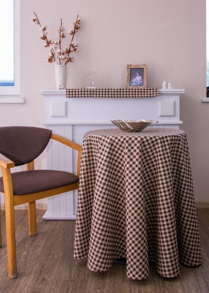 Скатерть Lucy клетка d200 2000x2000 см коричневый 