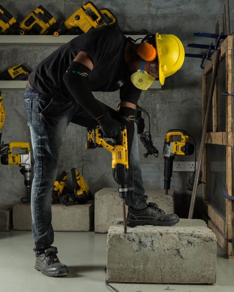 Перфоратор DeWalt DCH133M1