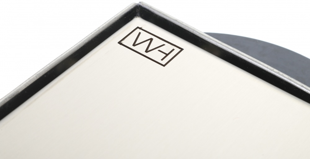 Трап горизонтальный регулируемый Water House Трап WATER HOUSE 10х10см из нержавеющей стали, горизонтальный сифон, сухой затвор, решетка