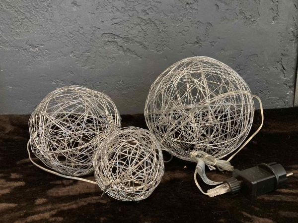 Декорация новогодняя светодиодные шары с гирляндой 10 см 