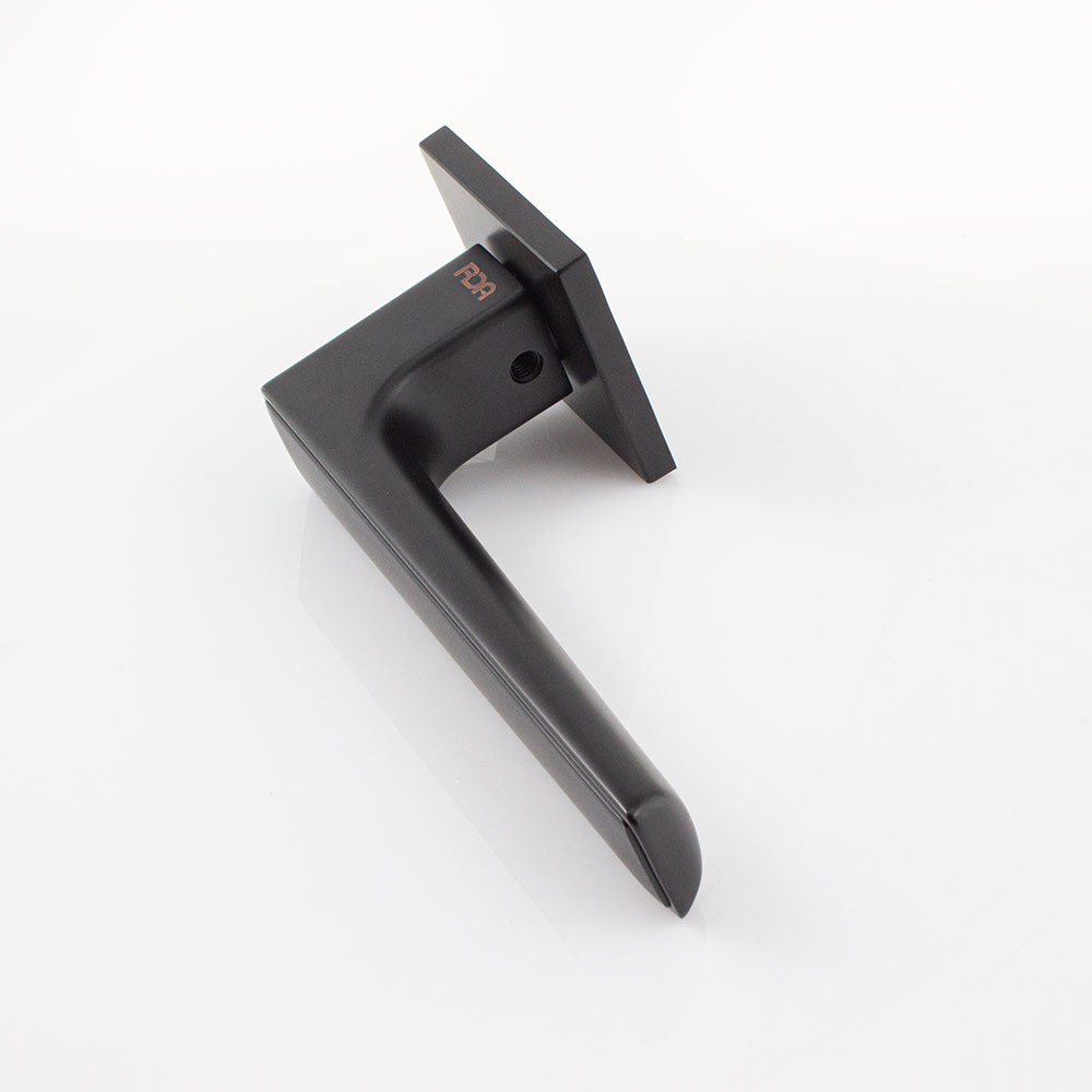 Ручка на розетці RDA Line матовий чорний