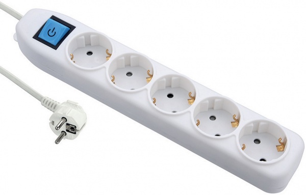 Удлинитель Electraline 3х1 с заземлением 5 гн. белый 3 м 62052 