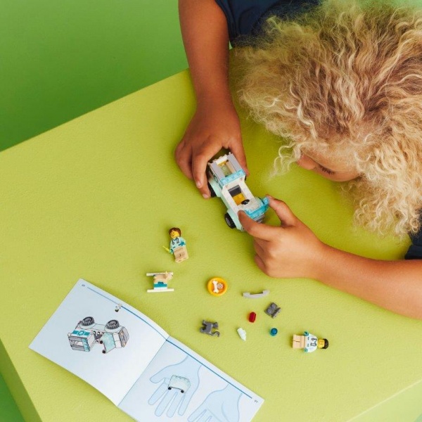 Конструктор LEGO City Спасательный ветеринарный фургон 60382