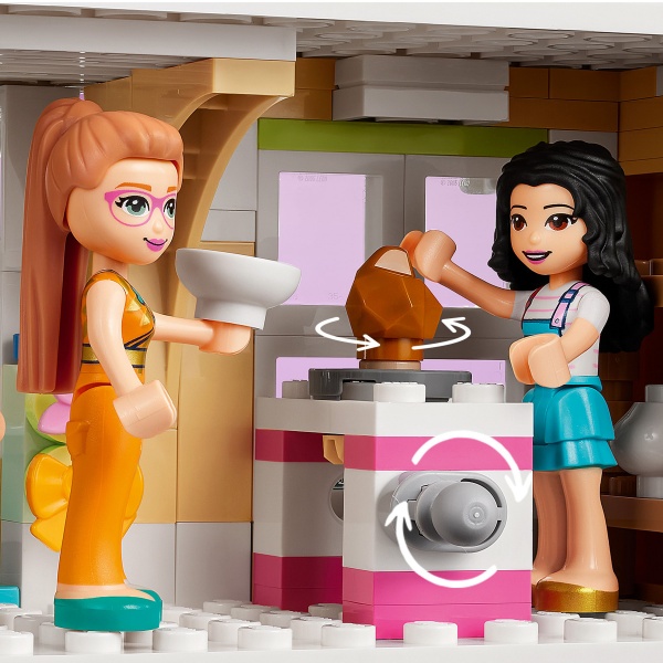 Конструктор LEGO Friends Художня школа Емми 41711