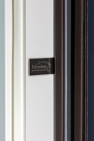 Дверь входная Булат Статус 245 графит матовый / белый супермат 2050x950 мм правая