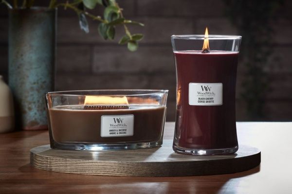 Свеча ароматическая Woodwick Medium Black Cherry 275 г 