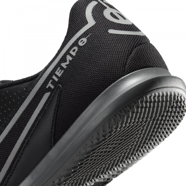 Футзальне взуття Nike Tiempo Legend 9 Club IC DA1189-004 р.US 10,5 чорний