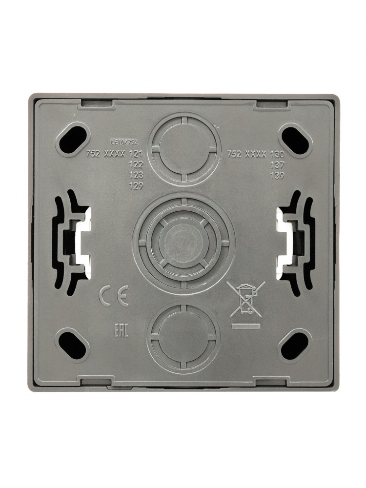 Розетка накладна побутова із заземленням Lezard LETO IP20 платина 752-3500-122B