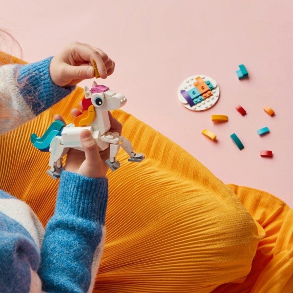 Конструктор LEGO Creator Волшебный единорог 31140