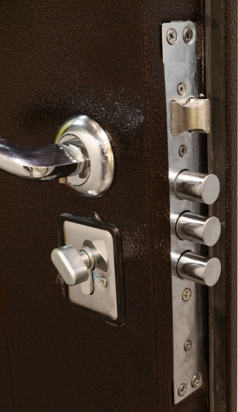 Дверь входная металлические Y1S043C056 2 замка (соты) коричневый 2050x950 мм левая