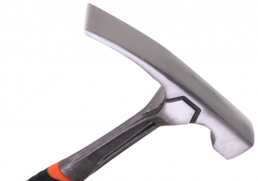 Молоток для каменщика Montero монолитный 600 г MN-PMH0600