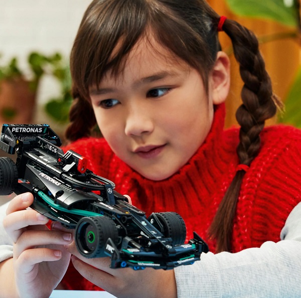Конструктор LEGO Technic Mercedes-AMG F1 W14 E Performance Pull-Back 42165