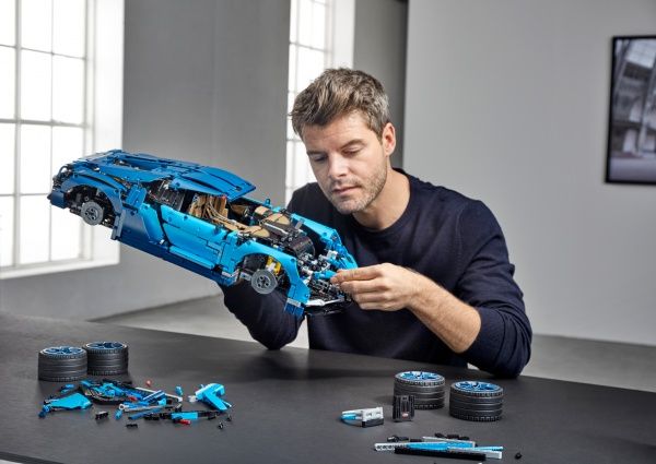 Конструктор LEGO Technic Bugatti Chiron 42083