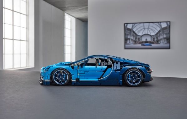 Конструктор LEGO Technic Bugatti Chiron 42083