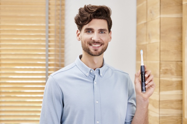 Електрична зубна щітка Oral-B Pulsonic Slim Luxe 4500 чорна + футляр