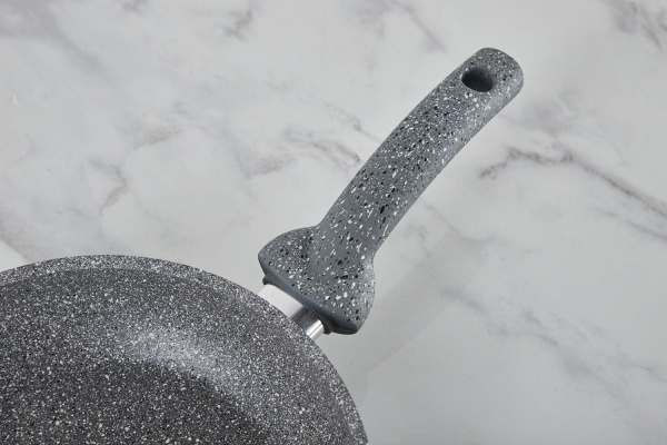 Сковорода з кришкою 28 см Cuore Di Pietra (CPPDLCV28I) Accademia Mugnano