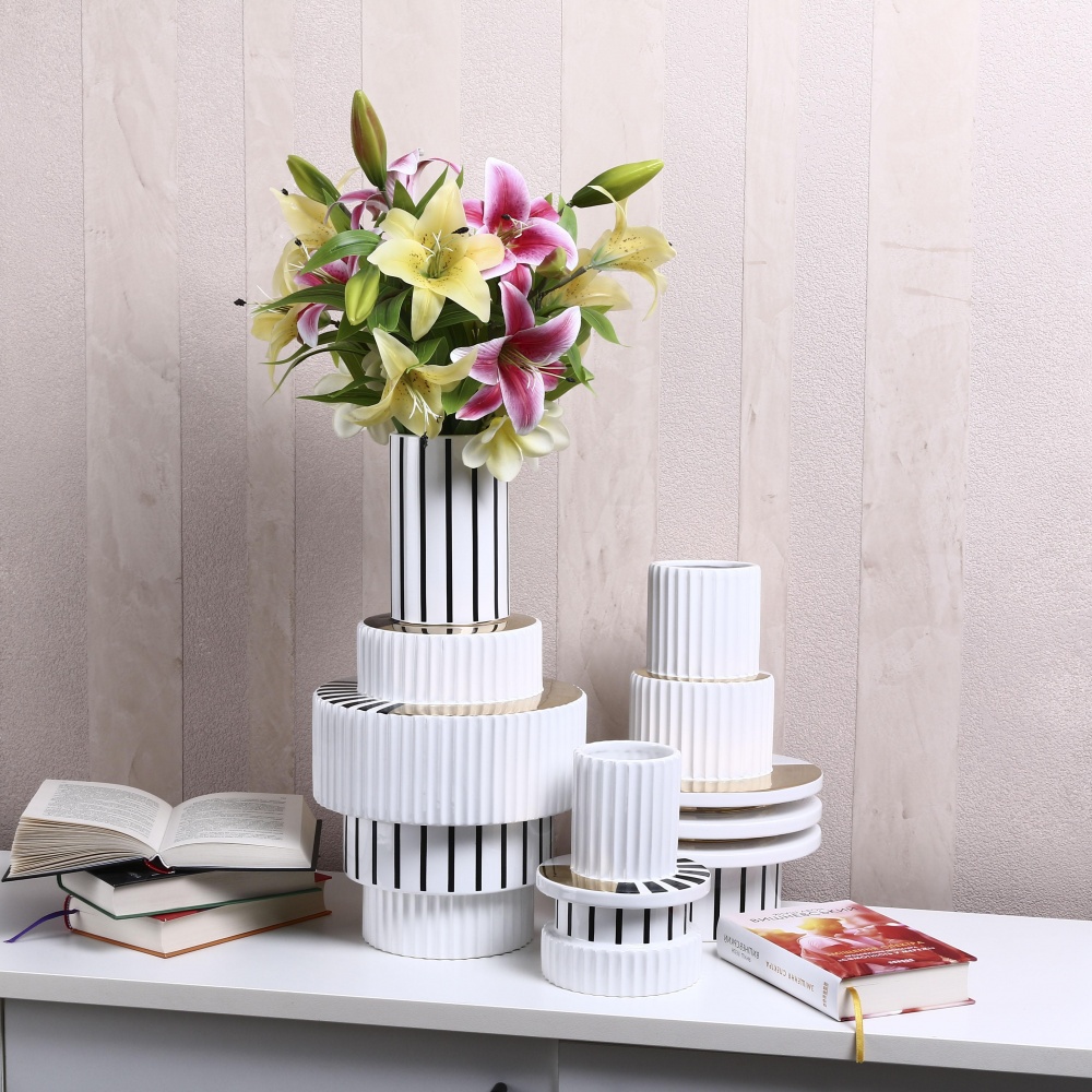 Ваза Inari Alexmarie 46 см белая с черным K16203