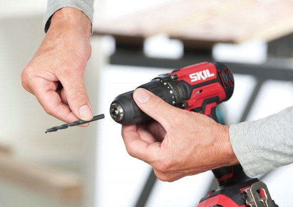 Шуруповерт акумуляторний SKIL DD1E3008CA