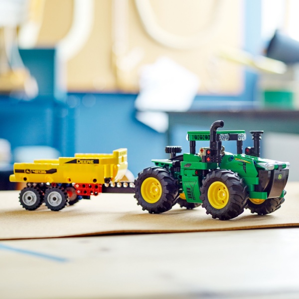 Конструктор LEGO Technic Трактор John Deere 9620R 4WD 42136