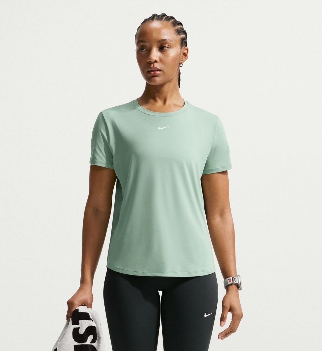 Футболка Nike W NK ONE CLASSIC DF SS TOP FN2798-007 р.M зелений — фото 1