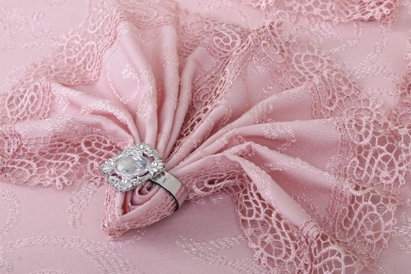 Скатерть с салфетками KDK 160x220 см пудровый Karna 