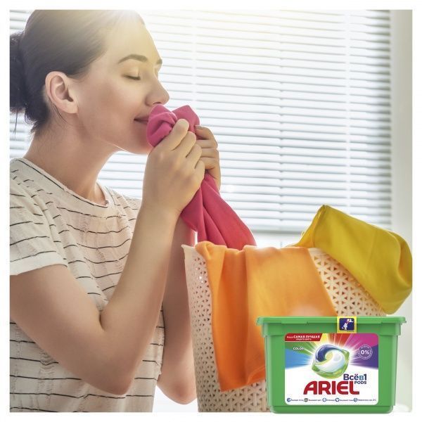 Капсулы для машинной стирки Ariel Pods Все-в-1 Color 45 шт.
