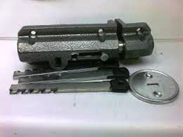 Дверний замок вхідний Голеол Замок накладний ЗН-8