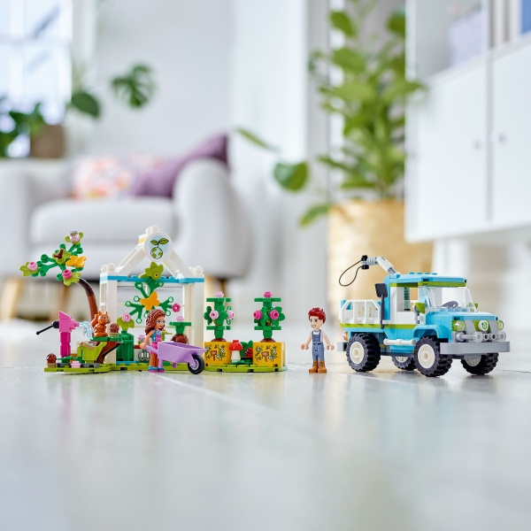 Конструктор LEGO Friends Машина для посадки деревьев 41707