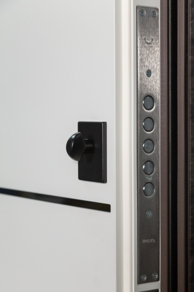 Дверь входная Булат Термо FORTEZZA (Квадро) 536 mamba morion / белый супермат 2050x950 мм правая