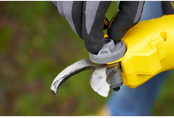 Ножницы аккумуляторные FATMAX SFMCPP32M1