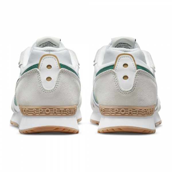 Кросівки Nike Venture Runner DJ2004-100 р.US 6,5 коричневий