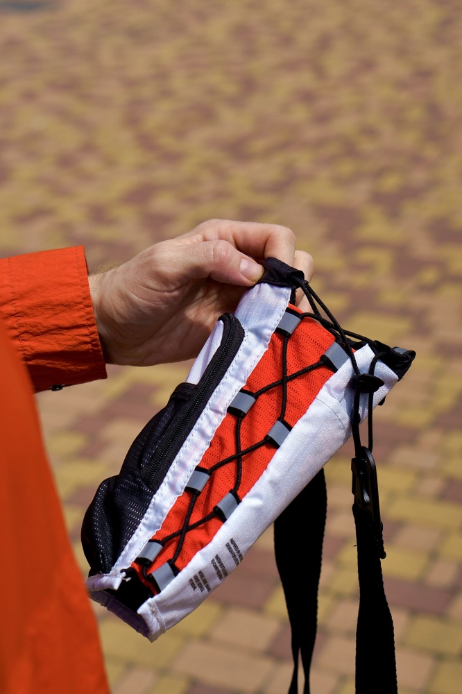 Сумка для бутылки ROOTS Osaka серая RTS-05 серый с красным