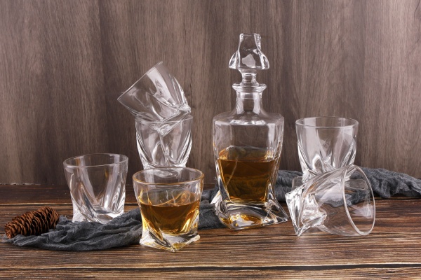 Набір для віскі Sette 7 предметів Fiora