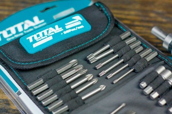Отвертка-держатель бит Total с набором бит головок 26 шт. 24 шт. TACSD30266