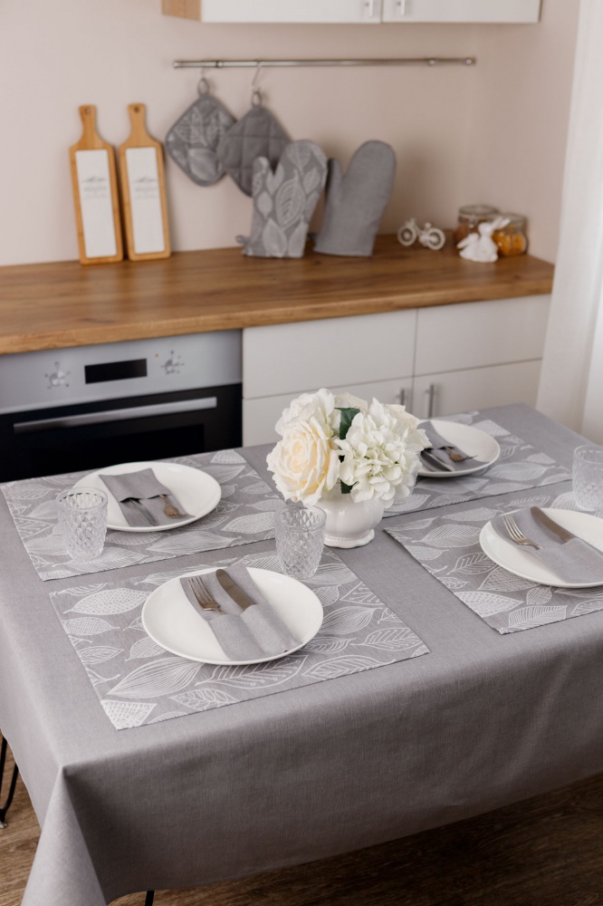 Скатерть водонепроницаемая Листья серый однотон 120x136 см Прованс