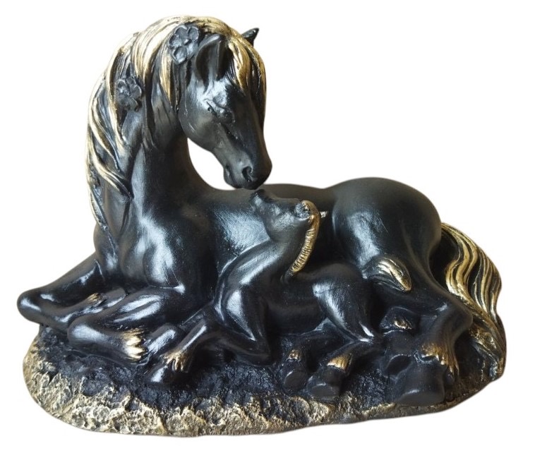 Статуэтка декоративная Наша Кераміка Конь мама 20х30х19 см черный с золотом