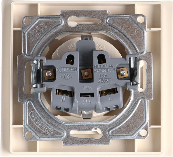Розетка із заземленням Gunsan Moderna зі шторками з кришкою кремовий MD 29 12 138