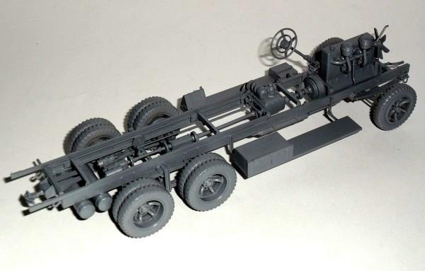 Збірна модель ICM німецький вантажний автомобіль часів другої світової війни Henschel 33 D1 (4823044402595) 1:35