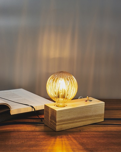 Настольная лампа декоративная Iterna Cube L 1xE27 дерево светлое LW053 