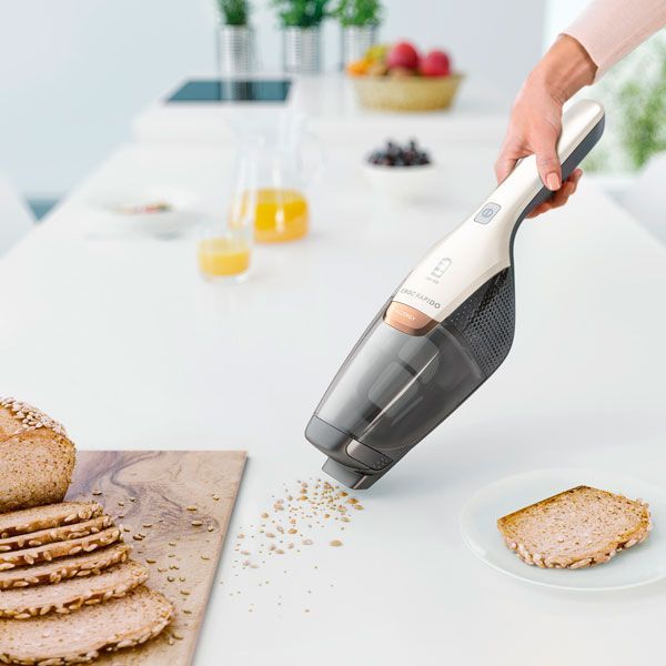 Пылесос аккумуляторный Electrolux EER7ALLRGY 