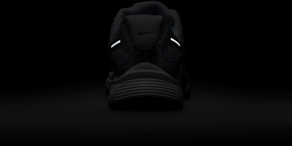 Кросівки жіночі Nike W V5 RNR HQ7901-103 р.37,5 білі