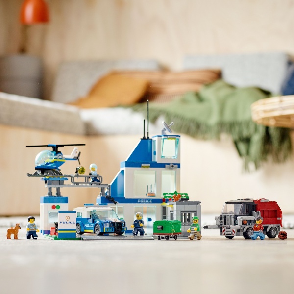 Конструктор LEGO City Поліцейська дільниця 60316