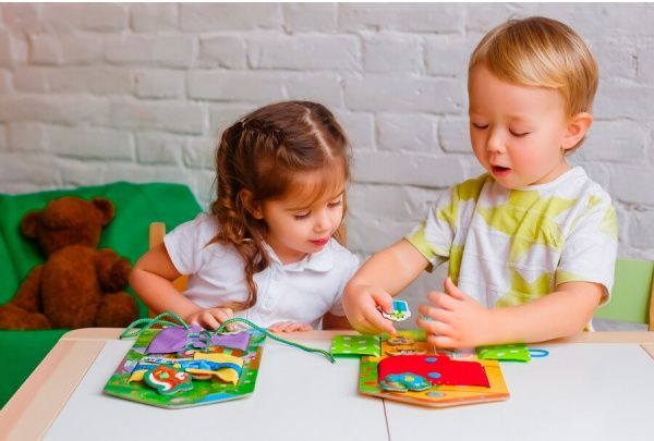 Развивающий бизиборд Vladi Toys Домики ZZ1001-02