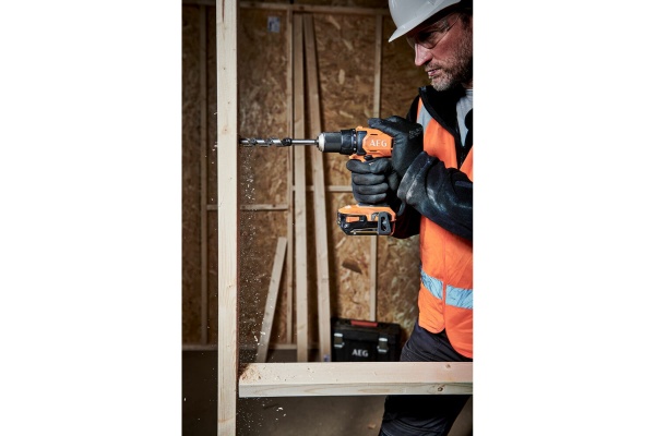 Шуруповерт акумуляторний AEG 4935478630 BS18G4-202C