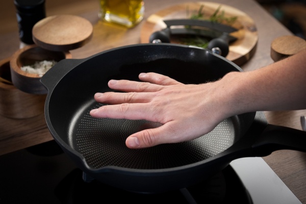 Сковорода Robusto 24 см E2490444 Tefal