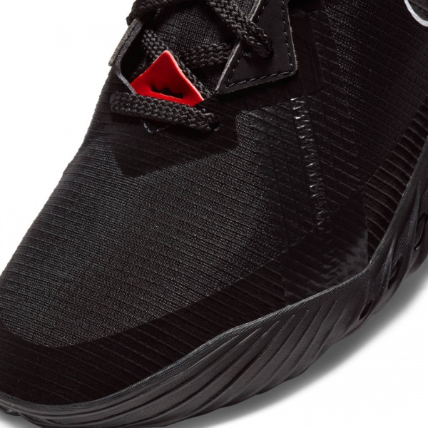 Кроссовки Nike LeBron 18 Low CV7562-001 р.US 9,5 черно-красный