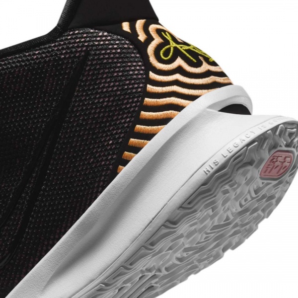 Кроссовки Nike KYRIE 7 CQ9326-005 р.US 8,5 черный