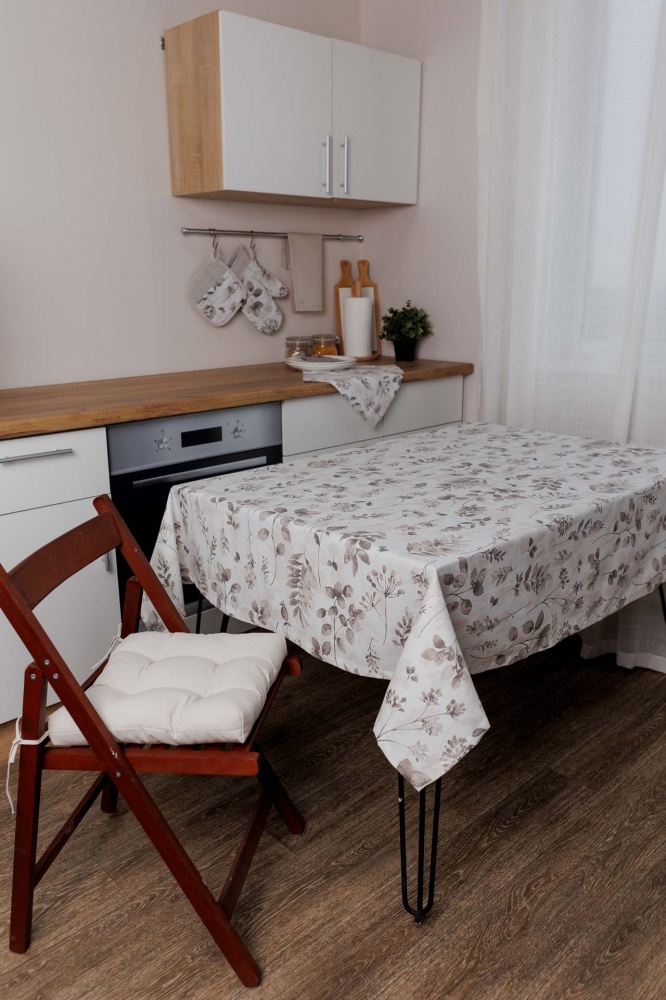 Скатерть Шанталь 133x220 см бежевый с рисунком La Nuit