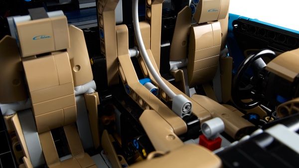 Конструктор LEGO Technic Bugatti Chiron 42083