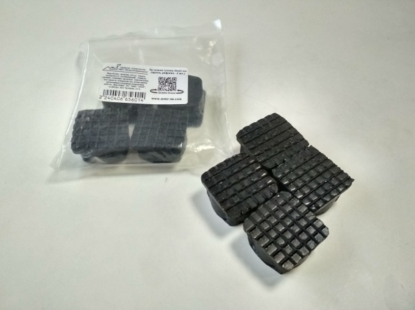 Заглушка квадратна Металургмашремонт гумова пряма рифлена 4 шт. 30х30 мм внутрішня